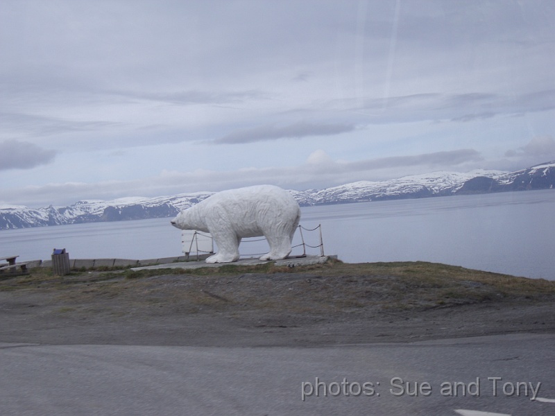 day 8 breakfast at nordkap 0119.jpg - Arriving in Hammerfest  to rejoin the ship